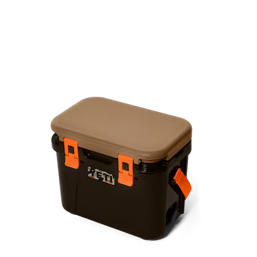 Yeti 15 Hard Cooler Wetlands Camo