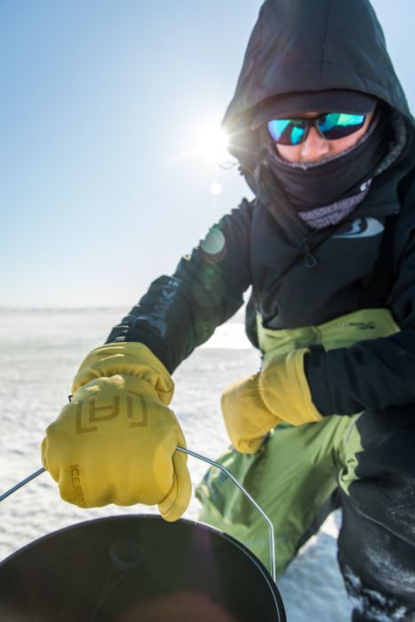 Clam Insulated Chopper Mitt