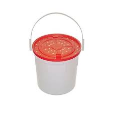 MINNOW BUCKET - WHITE W RED LID